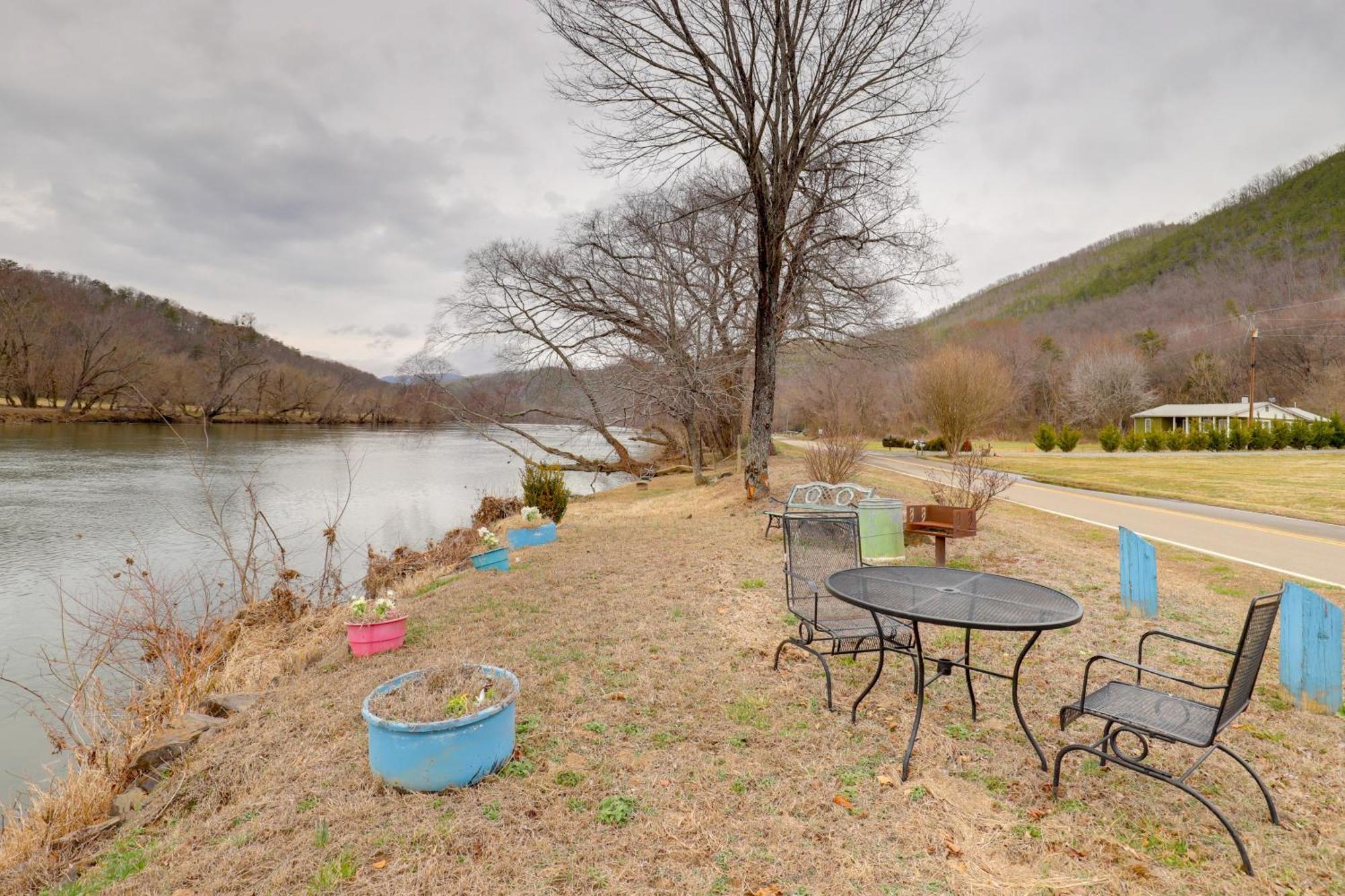 Riverfront Hot Springs Cabin With Private Hot Tub! Dış mekan fotoğraf