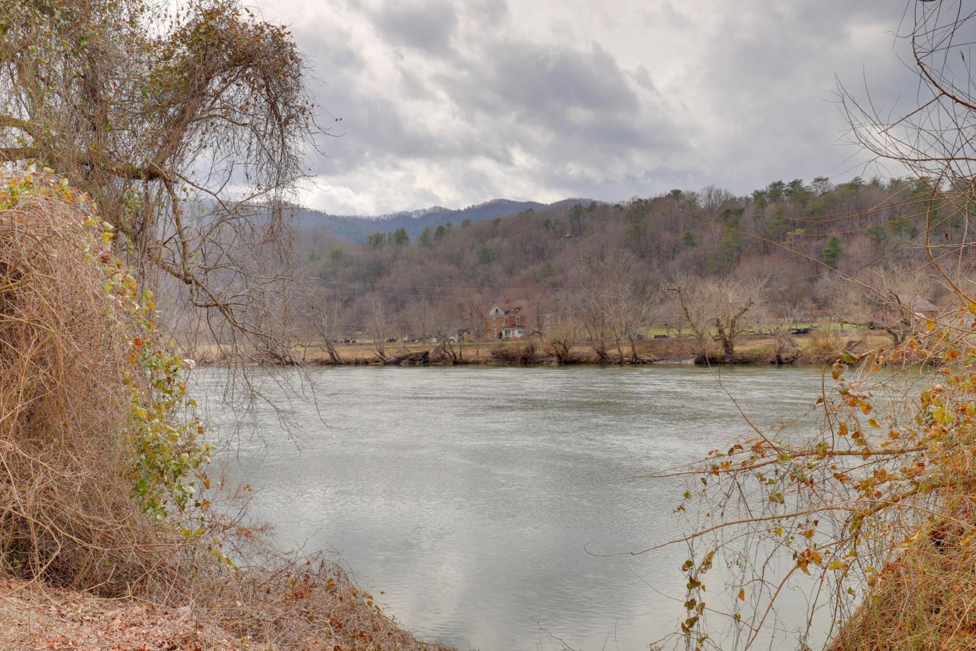 Riverfront Hot Springs Cabin With Private Hot Tub! Dış mekan fotoğraf